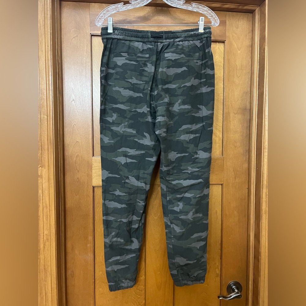 Athleta Farallon Camo Jogger Pants Size 4 - Picture 4 of 9